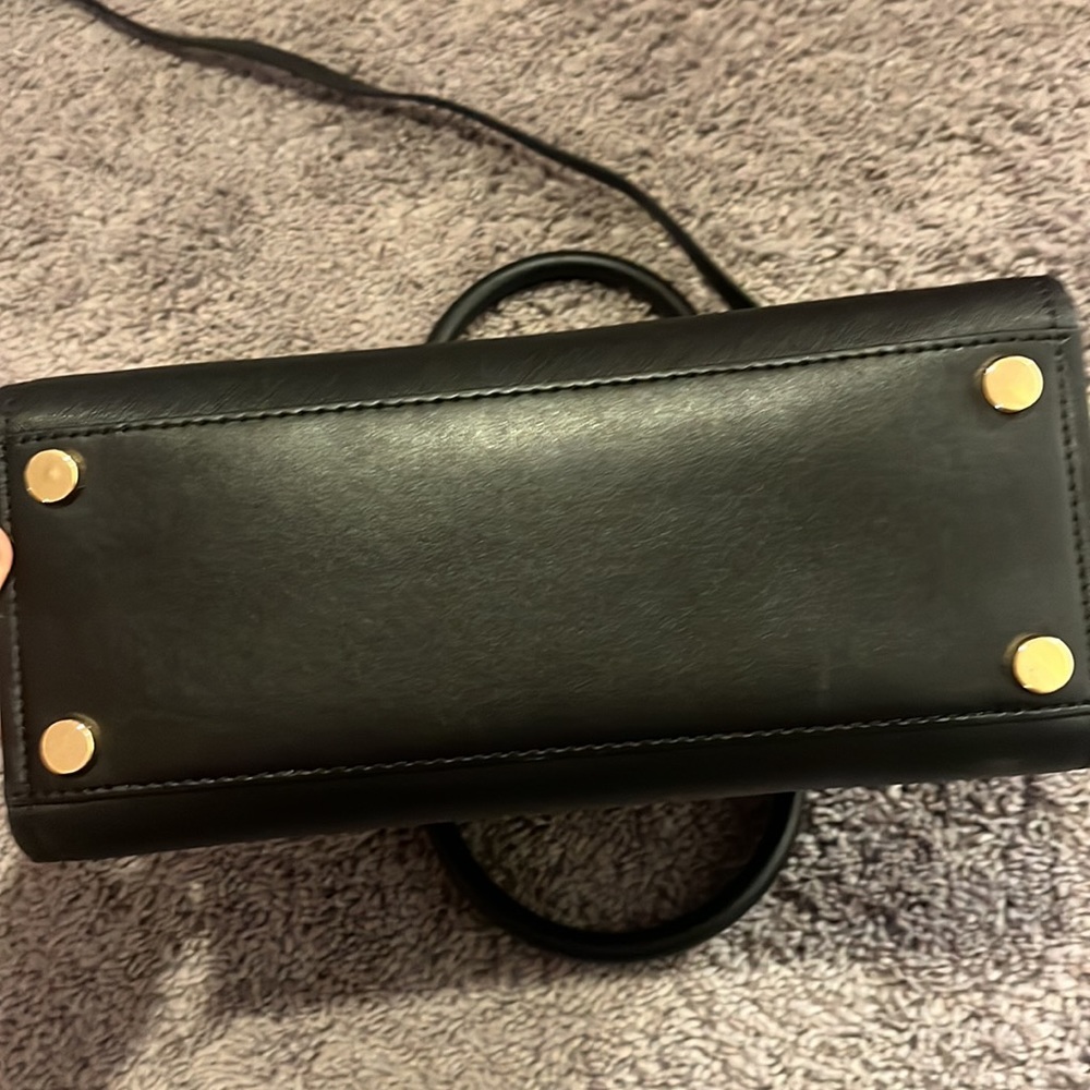 NWOT- Michael Kors small leather Crossbody detachable strap - Picture 9 of 9